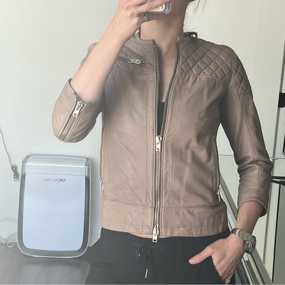 Leather Jacket 100% leather. 3/4 sleeves. Made in Italy. XS. Nude color - Picture 3 of 13